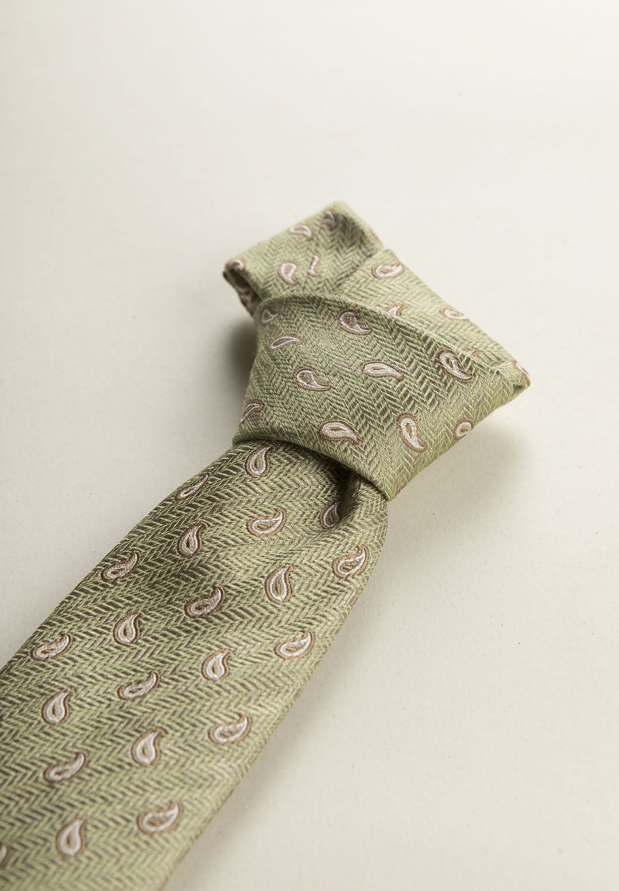 Greenish Tie With Beige Drops And Silk And Cotton