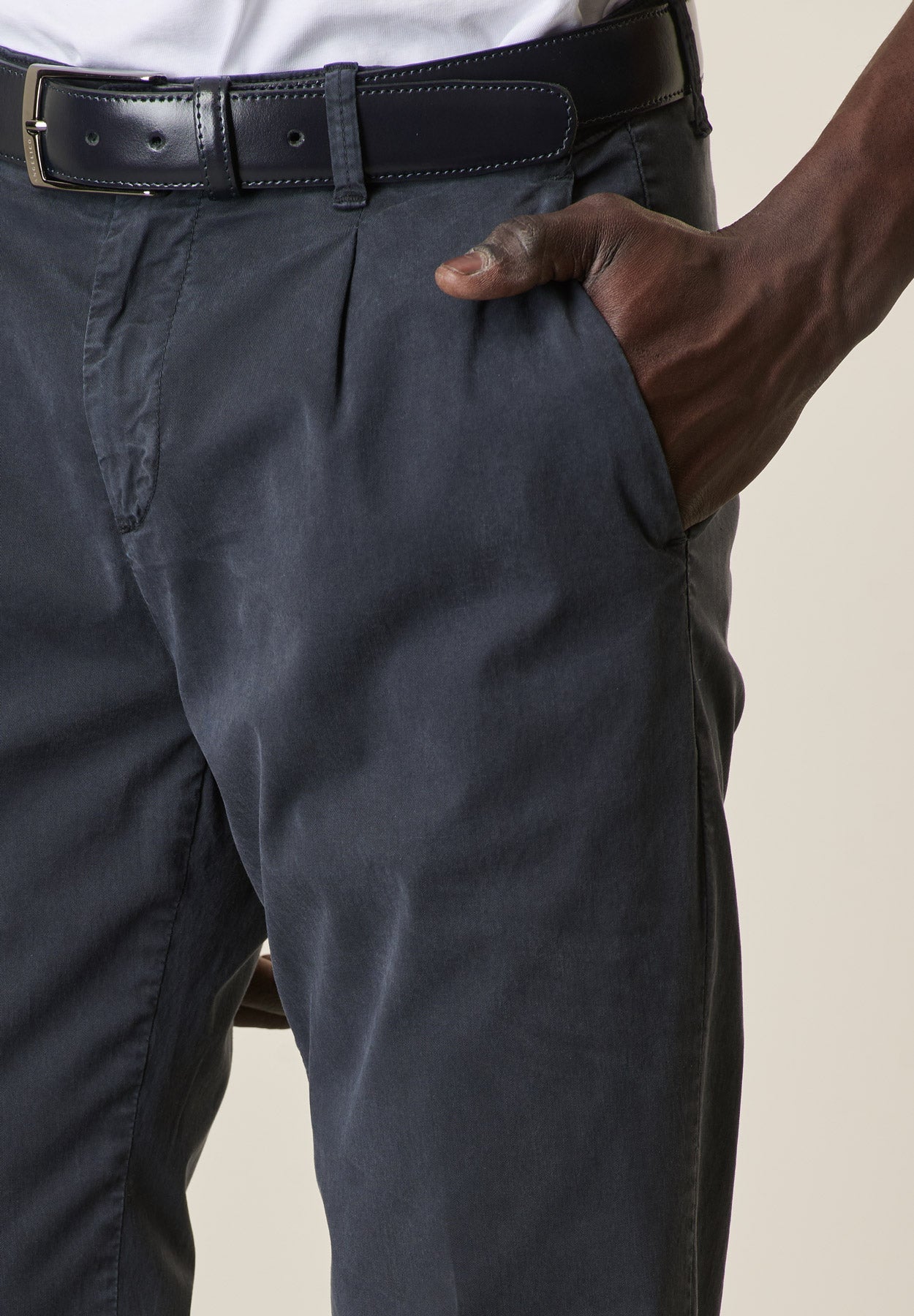 Slim Fit Blue Trousers With Pleats In Tencel Cotton