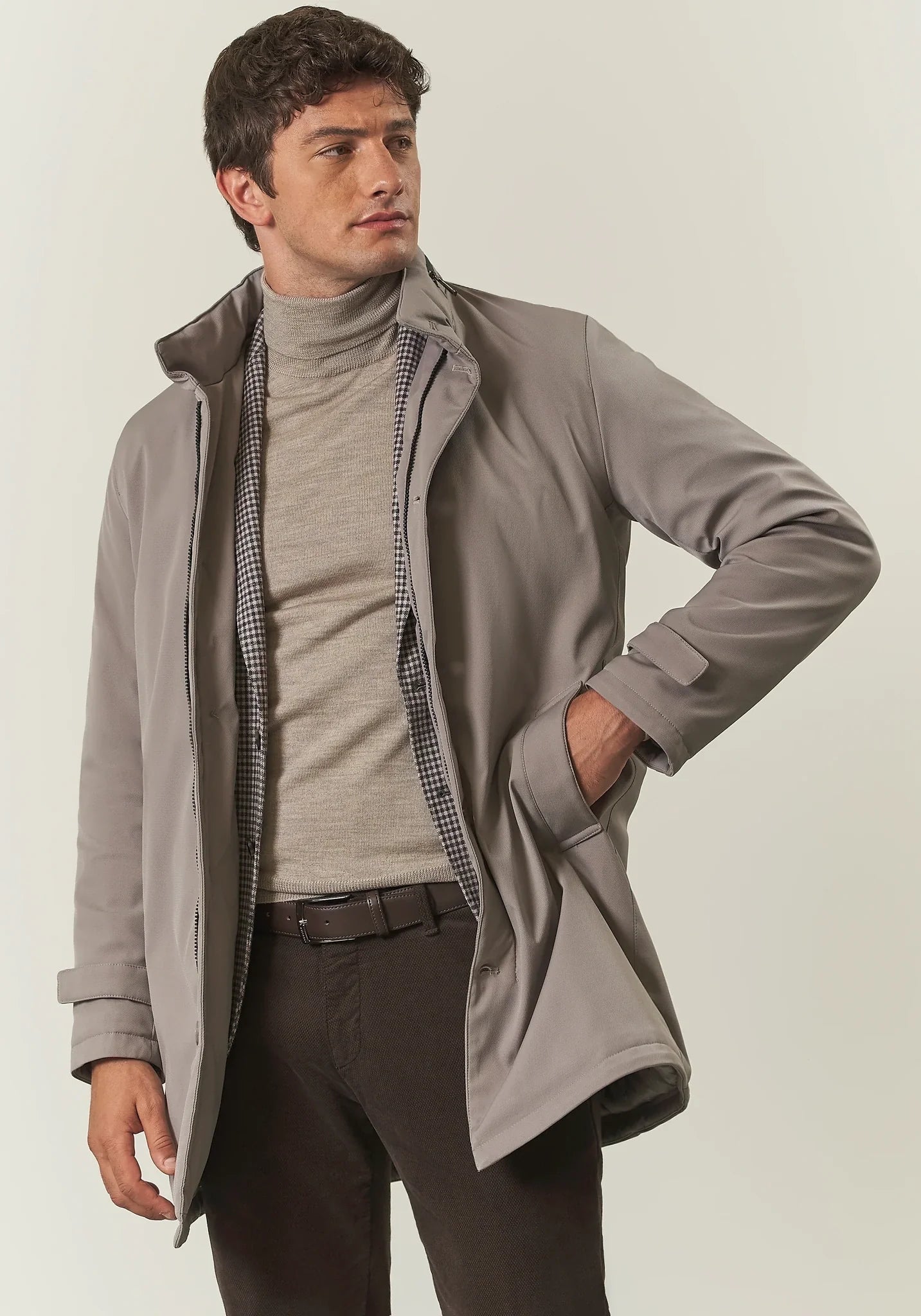 Waterproof sand technical coat with detachable bib