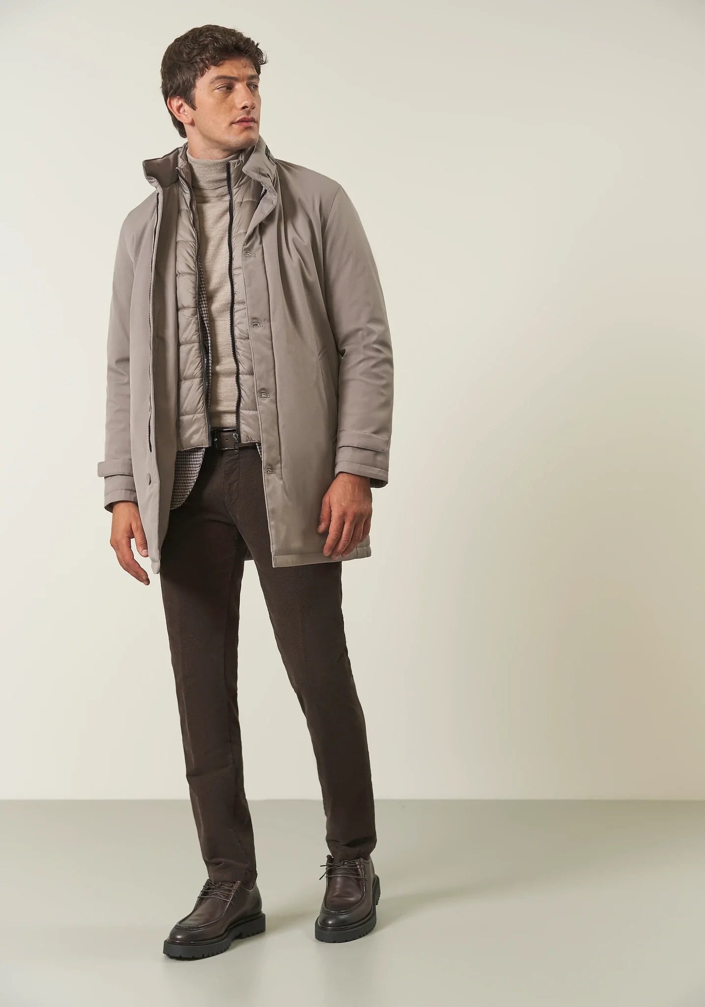 Waterproof sand technical coat with detachable bib