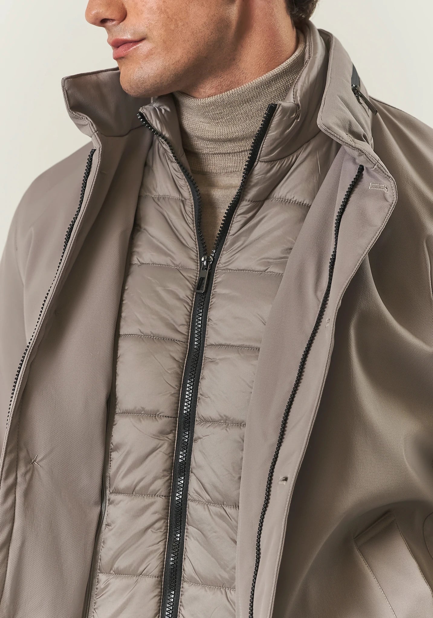 Waterproof sand technical coat with detachable bib