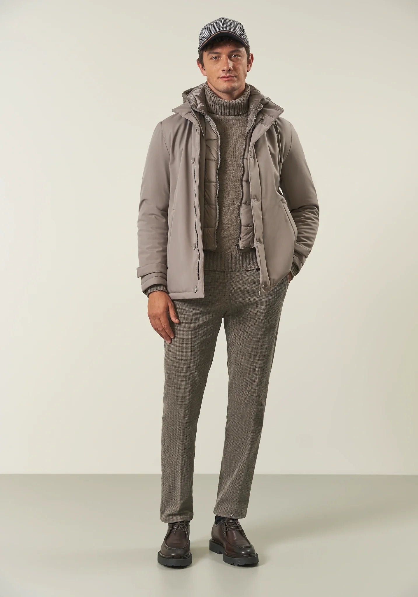 Technical sand jacket with hood and bib