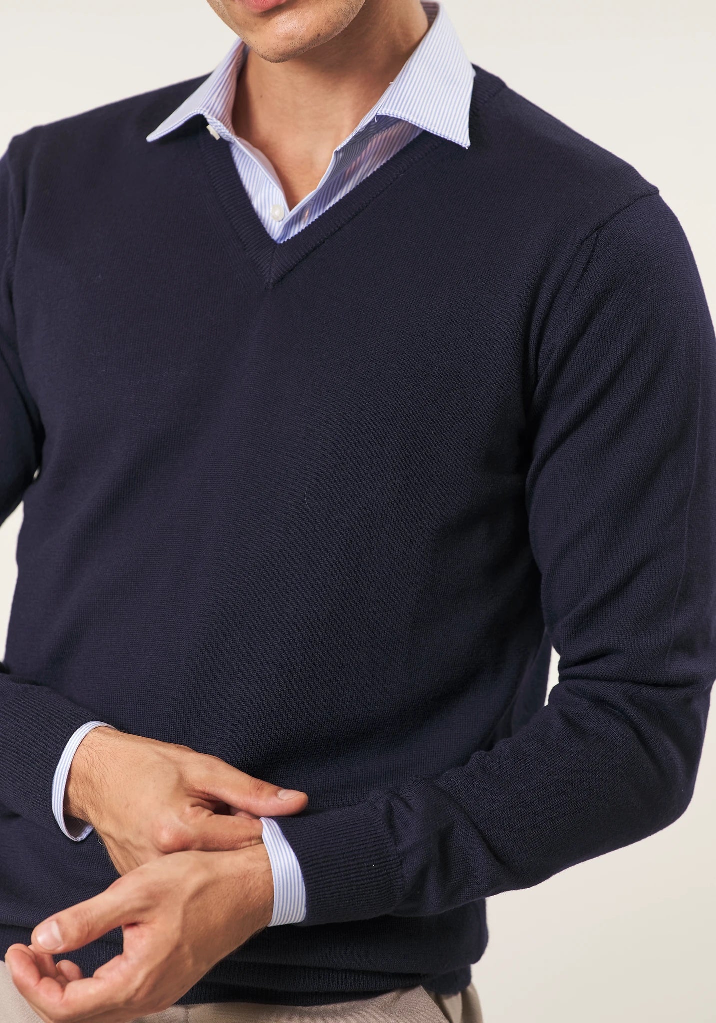 Scollo V blu scuro lana merinos Harmony-Angelico