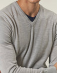 Scollo V grigio chiaro lana merinos Harmony-Angelico